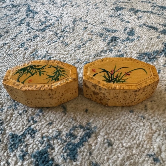 Two vintage bamboo trinket Asian boxes green silk lined hand painted small - Picture 7 of 8